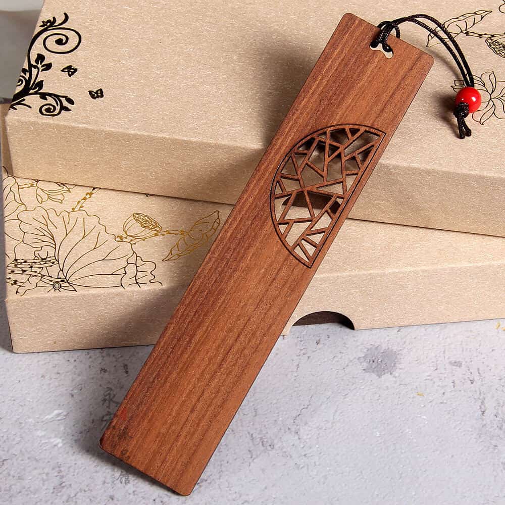 Marque-Page en Bois d'Élégance