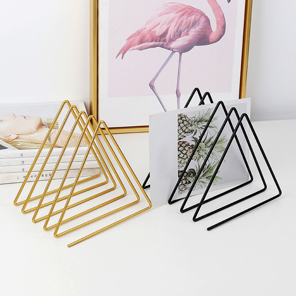 Rangement Élégant De Livre Triangulaire