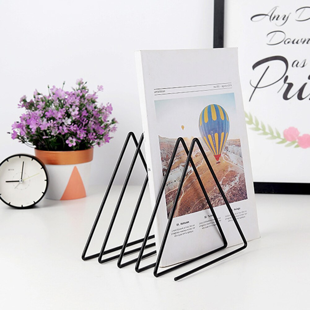 Rangement Élégant De Livre Triangulaire